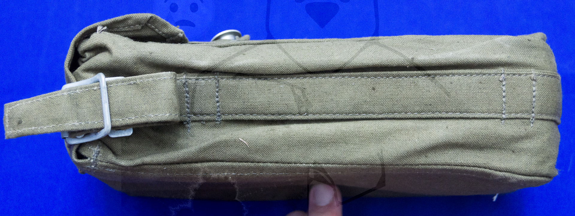 Spritzenbox Feldlazarett / Sanitäter, Anfang 1970'er Jahre, Tragetasche Seite